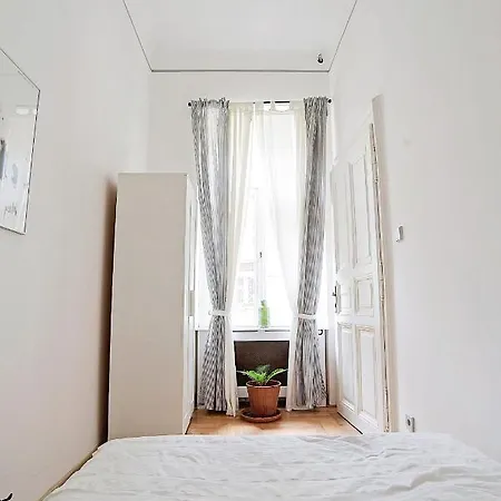 Beautiful 3 Bedroom In 7th District Apartment