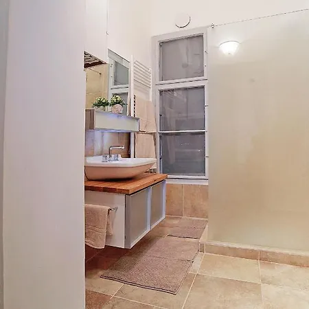 Apartment Beautiful 3 Bedroom In 7th District Budapest