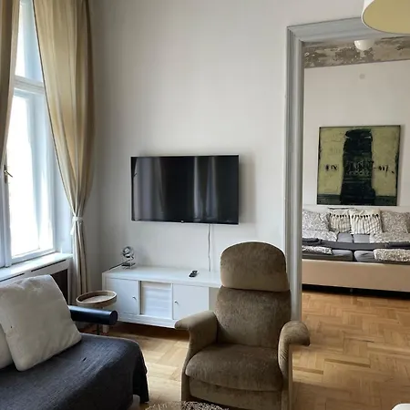 Beautiful 3 Bedroom In 7th District Budapest