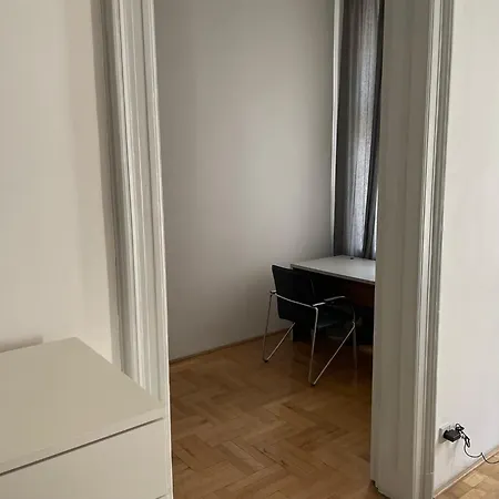 Beautiful 3 Bedroom In 7th District Apartment Budapest