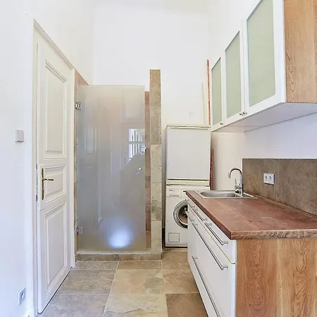Beautiful 3 Bedroom In 7th District Budapesta