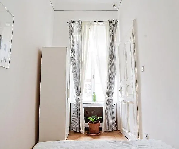Beautiful 3 Bedroom In 7th District Apartmán