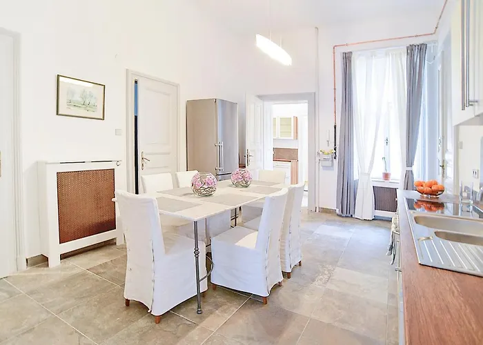 Beautiful 3 Bedroom In 7th District Budapešť