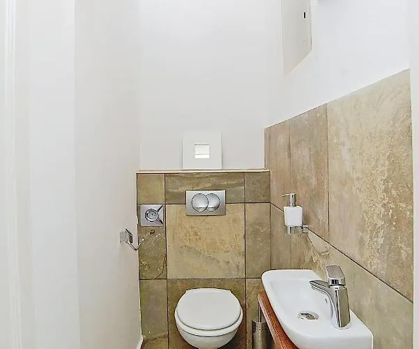 Beautiful 3 Bedroom In 7th District Διαμέρισμα *