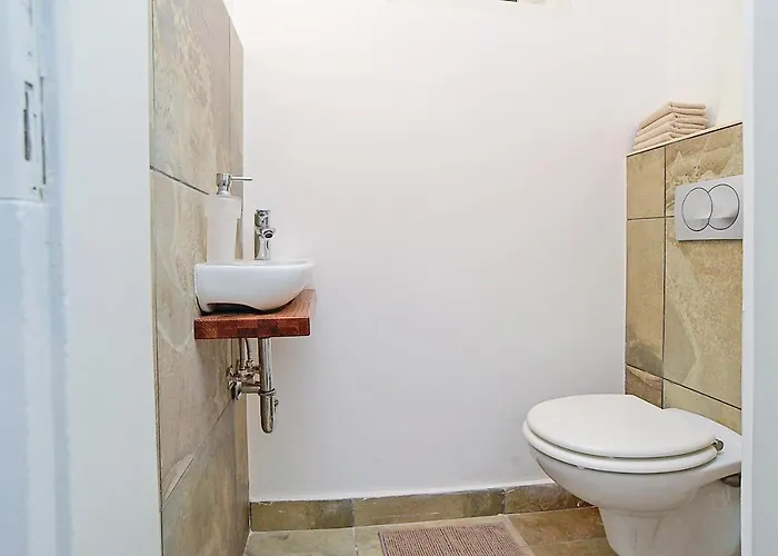 Beautiful 3 Bedroom In 7th District Διαμέρισμα *