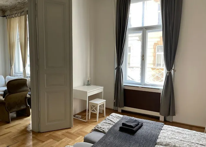 Beautiful 3 Bedroom In 7th District Βουδαπέστη